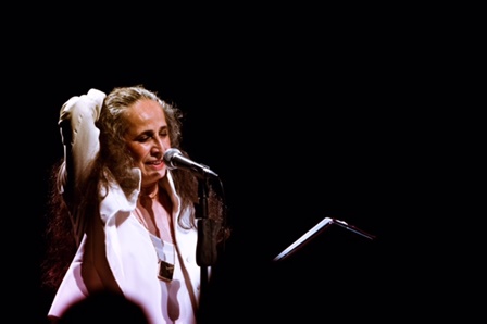 Maria_Bethnia-_Bethnia_e_as_Palavras_-__foto_Milet_Meirelles