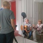 Hermes_Leal_dirige_em_Salvador_um_episdio_da_srie_Gravador_de_Histrias