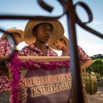 Grupo_Mirim_canta_o_Reis_na_porta_da_casa_-_Lagoa_da_Torta_-_Igapora_-_Bahia