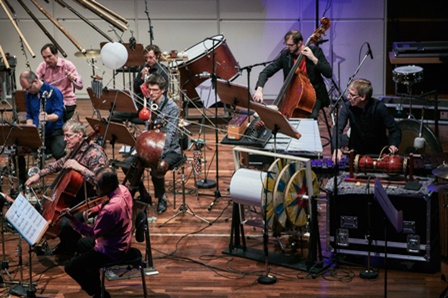 Ensemble_Modern_em_Reinventando_Smetak_Foto_por_Jrg_Baumann_1