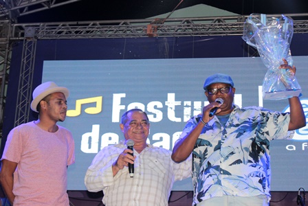 PocaOlhorecebeTrofuCampeoIIFestivaldeSamba_AlertaGeral_Foto_LucasRosario_AscomSecultBA