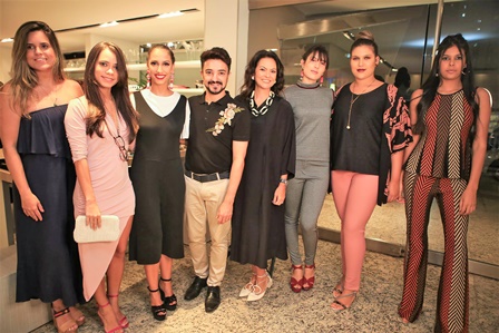 Sabrina_Furtado_ao_centro_com_todos_os_parceiros_do_evento_Martha_Paiva_Trendtalk