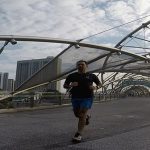 Um_dos_lugares_que_Guga_conheceu_por_causa_das_corridas_foi_Singapura_na_Malsia