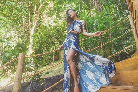 Poliana_Mila_usa_vestido_maxi_floral_Ms_Animale._Fotos_de_Maria_Paula_Romano._BRISS-5764.jpg_1280x853