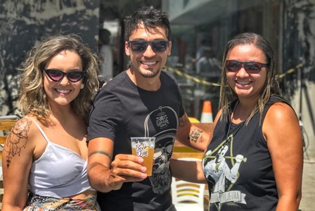 Monique_Rodrigo_e_Jackie_Foto_Divulgao