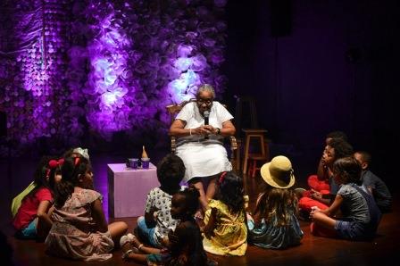 Mabel_Velloso_Vovo_Cici_no_Somos_Feitos_de_sonhos_e_histrias_da_Companhia_Teatro_Grio