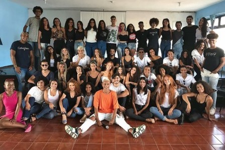 Nova_escola_de_moda_e_teatro