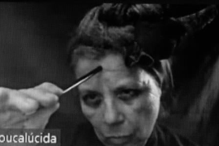 TEATRO_DECOMPOSTO_-_CHICA_CARELLI_-_A_LOUCA_LUCIDA_-_FOTO_DE_ANANDA_BRASILEIRO