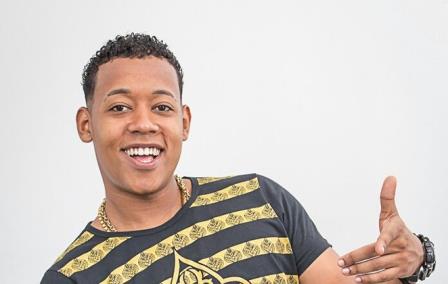 Mc_7Kssio_recebe_Selo_de_Autenticidade