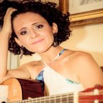 Flavia_Wenceslau_lana_single_e_segundo_livro__Luciano_Oliveira