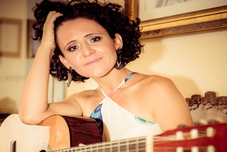 Flavia_Wenceslau_lana_single_e_segundo_livro__Luciano_Oliveira