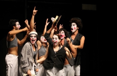 Luzes_da_Boemia_-_Dir._Santiago_Roldos_-_Teatro_Vila_Velha_2017_-_Foto_Michelle_Vivas_7333