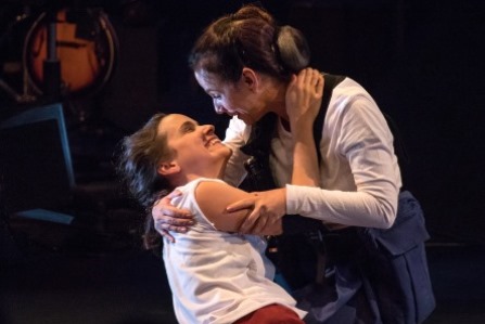 Oficina_teatral_com_Dbora__Neste_Mundo_Louco_Nesta_Noite_Brilhante