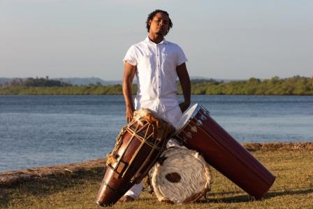 Percussionista_Tiago_Nunes.jpg