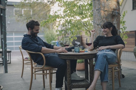 Shailene_Woodley_e_Jamie_Dornan_protagonizam_o_drama_AMOR_A_TRS