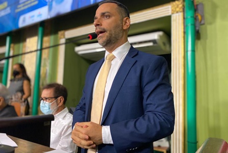 Augusto_Vasconcelos_protocola_Projeto