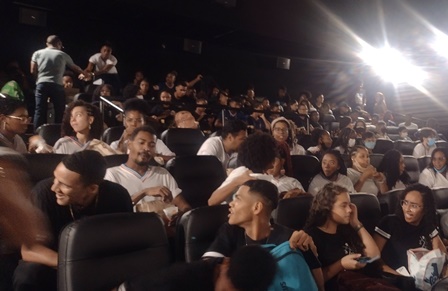 Estudantes_no_Cine_Metha