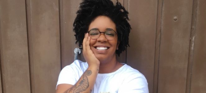 Jann Souza apresenta pocket show na programação online do Teatro Gamboa