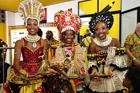 Carol_Xavier_Dalila_Santos_de_Oliveira_e_Larissa_Valria_-_foto_por_Andr_Frutuso