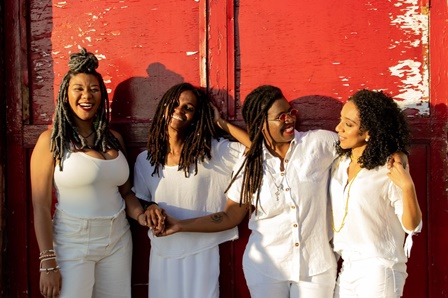 Com_exposicoes_teatro_e_musica_Casa_Mulher_Com_a_Palavra