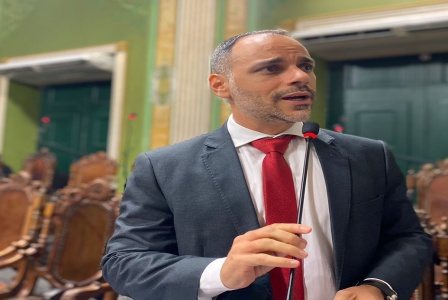 Augusto_Vasconcelos_comemora_aprovao_de_Projeto_que_beneficia_tcnicos_em_infraestrutura_da_Prefeitura