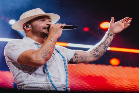 Comeou_nesta_sexta-feira_23_a_venda_dos_ingressos_para_show__de_Diogo_Nogueira_na_Conha_Acstica_do_TCA