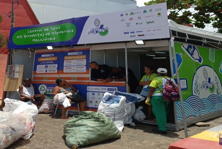 Mais_de_5_toneladas_de_resduos_reciclveis_so_coletados_durante_festejos_de_Iemanj