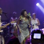 Na_varanda_do_Expresso_Gil_receber_homenagem_de_Margareth_Menezes_e_Chico_Csar