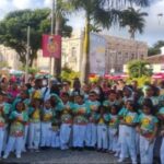 Circuito_Batatinha._Bloco_do_Capoeirinha_agitou_com_gingado_e_berimbalada