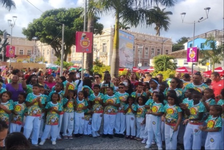 Circuito_Batatinha._Bloco_do_Capoeirinha_agitou_com_gingado_e_berimbalada