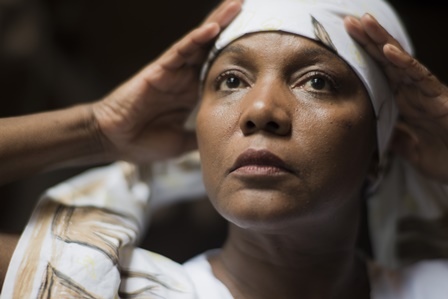 Eu_amarelo_._Atriz_Cyda_Moreno_._Foto_Edu_Monteiro