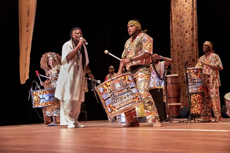 Shows_do_Carnaval_e_do_Novembro_Negro_no_Palco_TVE_de_abril