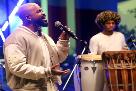 Autor_de_alguns_dos_hits_mais_celebrados_da_msica_brasileira_atual_Diggo_lana_novo_EP_pelo_Ubaque