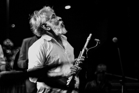 Jornalista_baiana_lana_livro_em_homenagem_a_Letieres_Leite_e_Orkestra_Rumpilezz