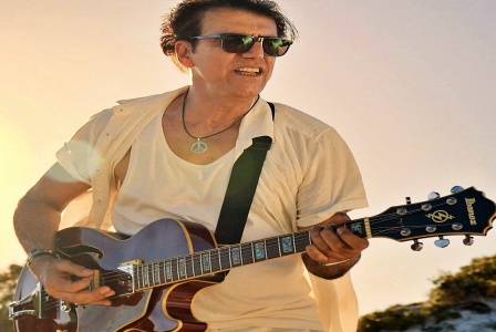 BENJAMINN_lana_videoclipe_e_msica_composta_em_parceria_com_Carlinhos_Brown