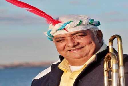 Gernimo_Santana_faz_Arraial_Musical_na_Escadaria_do_Pao_no_So_Joo_do_Centro_Histrico