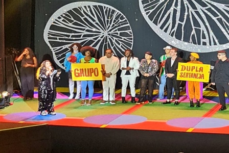 _O_Tchan_vence_como_Melhor_Grupo_na_categoria_Cano_Popular_do_Prmio_da_Msica_Brasileira