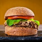 Chef_de_cozinha_premiado_cria_hambrgueres_veganos