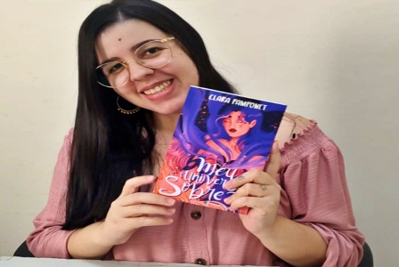 Clara_Pamponet_lana_novo_livro_em_Feira_de_Santana_neste_sbado