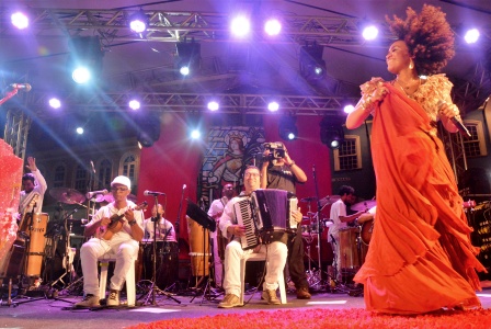 Mariene_de_Castro_Larissa_Luz_Nelson_Rufino_e_Luiz_Caldas_no_Palco_TVE