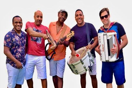 Z_de_Tonha_navega_por_entre_todas_as_expresses_de_afeto_em_Forromntico