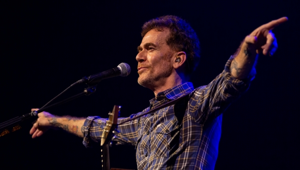 Turnê “Nando Hits” com Nando Reis. Abertura com Clariana