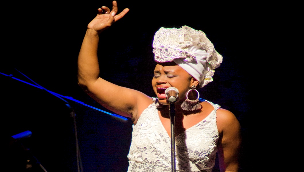 Savannah Lima em “Oferendas”